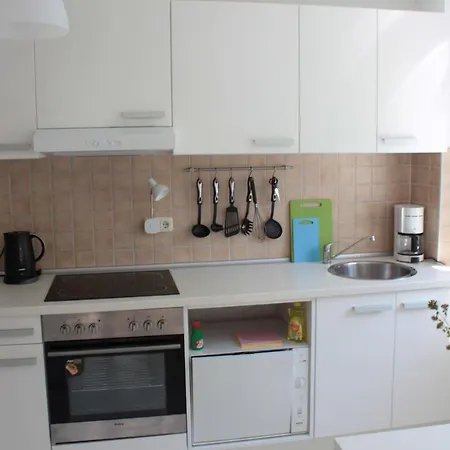Grosse, Schone Gartenwohnung In Historischer Apartamento *