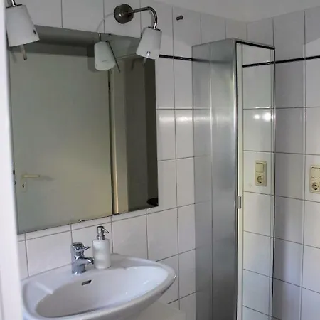 Grosse, Schone Gartenwohnung In Historischer Apartamento